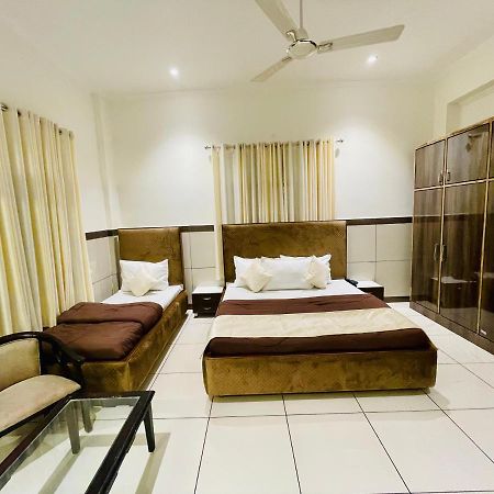 Primrose Hotel And Restaurant Сонипат Экстерьер фото